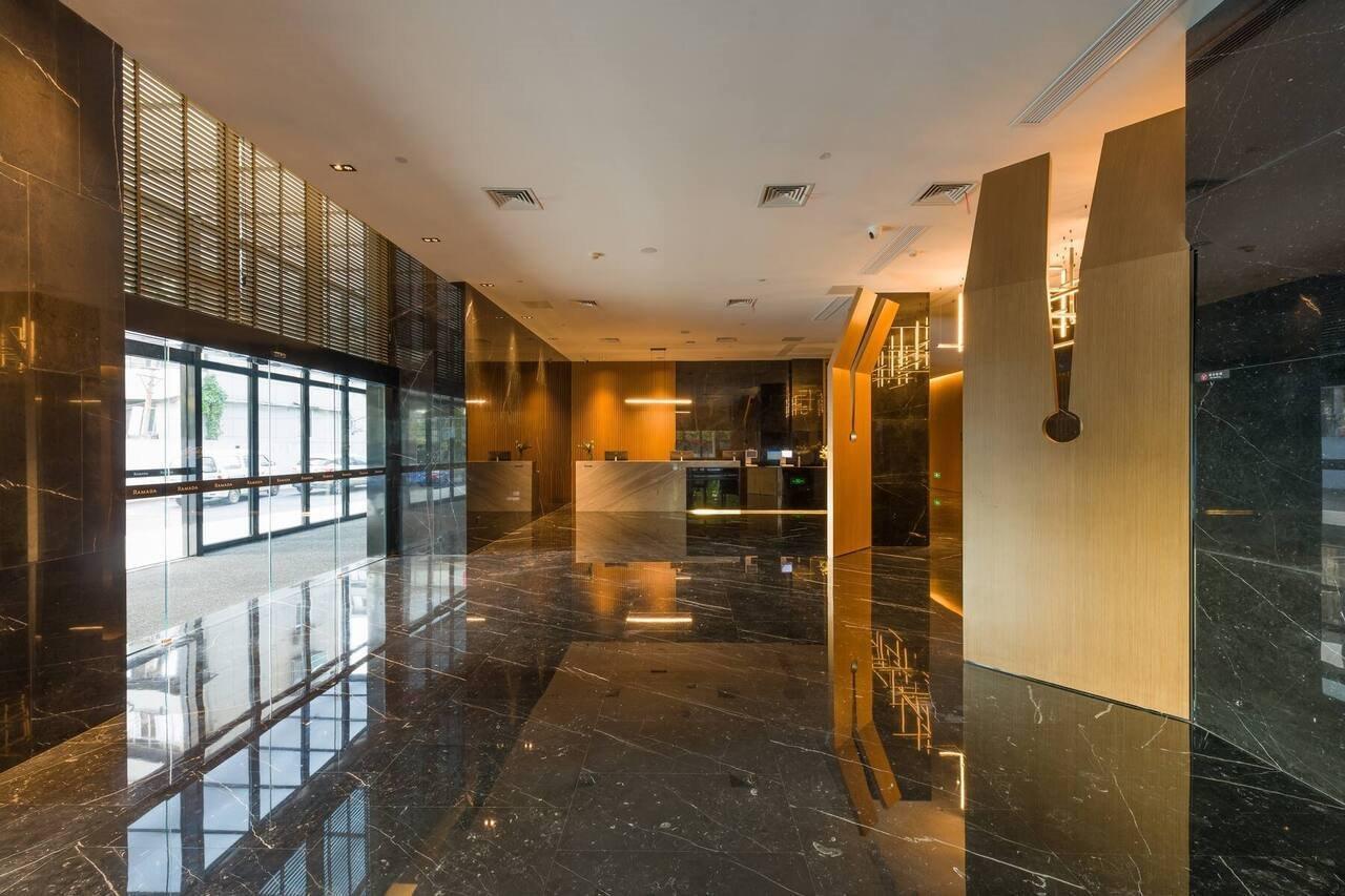 Ramada By Wyndham Wuhan Hankou Exterior foto